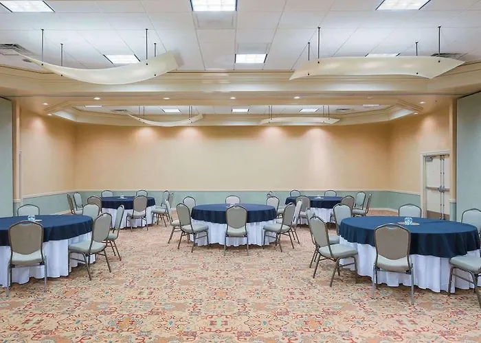Wyndham Garden Midtown 3*